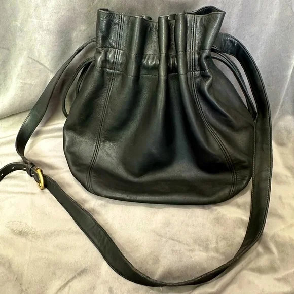 Coach Vintage Bucket Bag Shoulder Purse • Black Leather - Picture 1 of 12